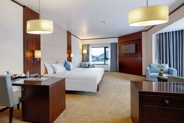 Wyndham Legend Halong Hotel (Hạ Long)